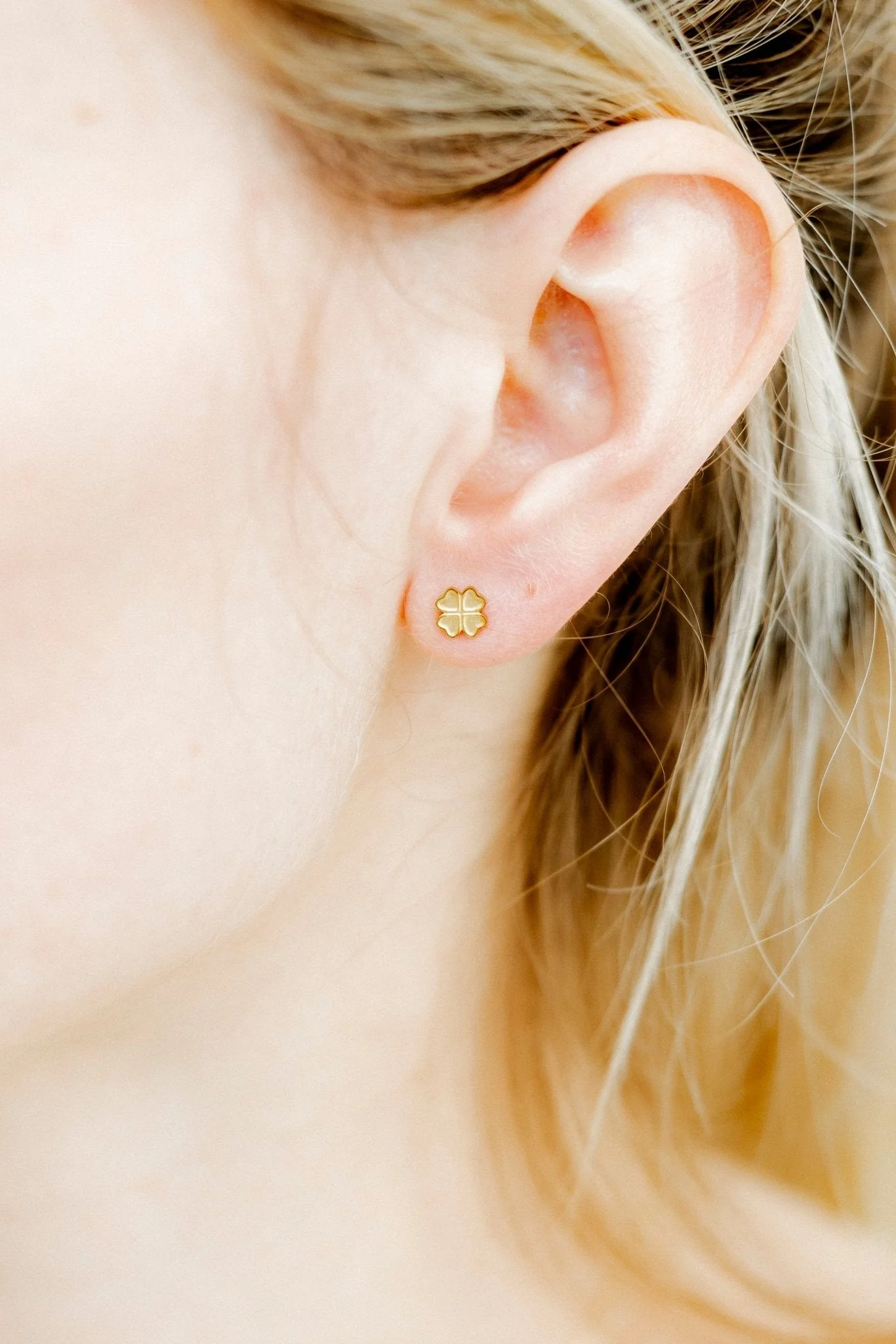 LINNY CO Screwback Stud Earrings - Gold Lucky Clover
