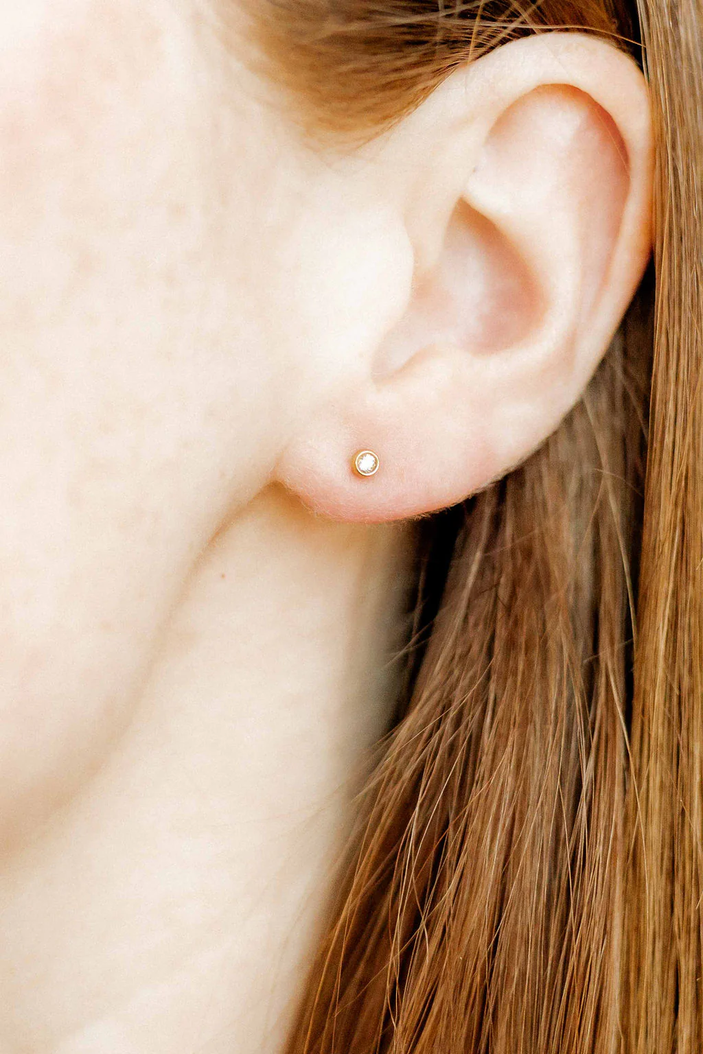 LINNY CO Screwback Stud Earrings - Cooper Clear Gold