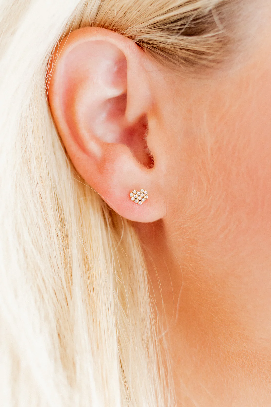 LINNY CO Screwback Stud Earrings - Leo Clear