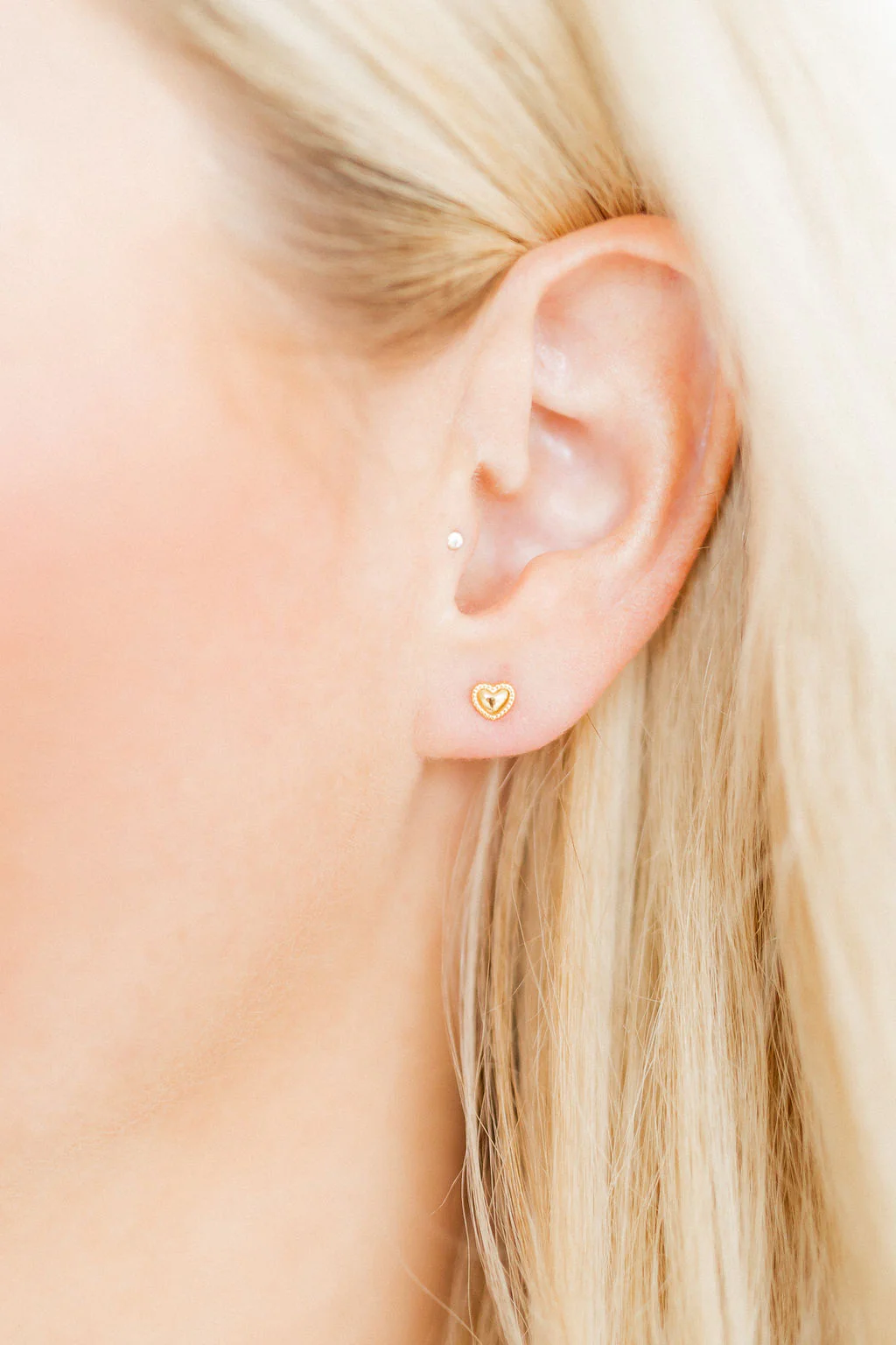 LINNY CO Screwback Stud Earrings - Violet Heart