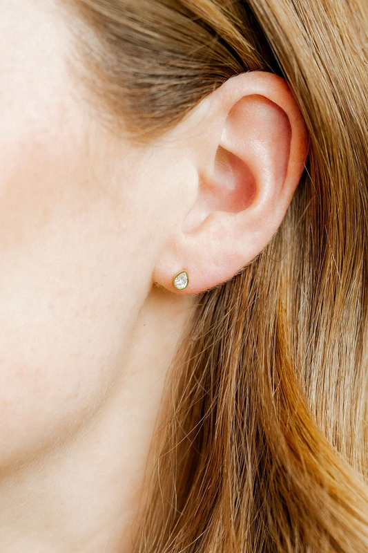 LINNY CO Screwback Stud Earrings - Paloma Pear Gold